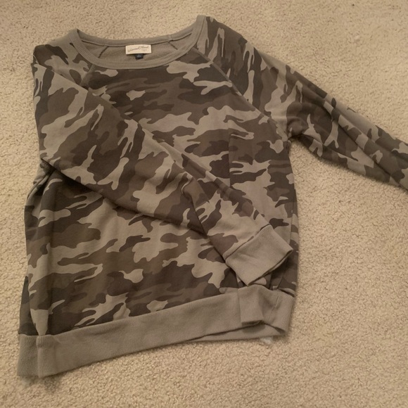 Universal Thread Camo top - Picture 3 of 3